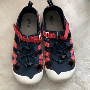 NWOB Keen Sandals Sz 6